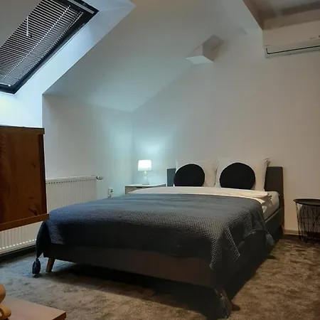 Bulevard Mansards Satu Mare Extérieur photo